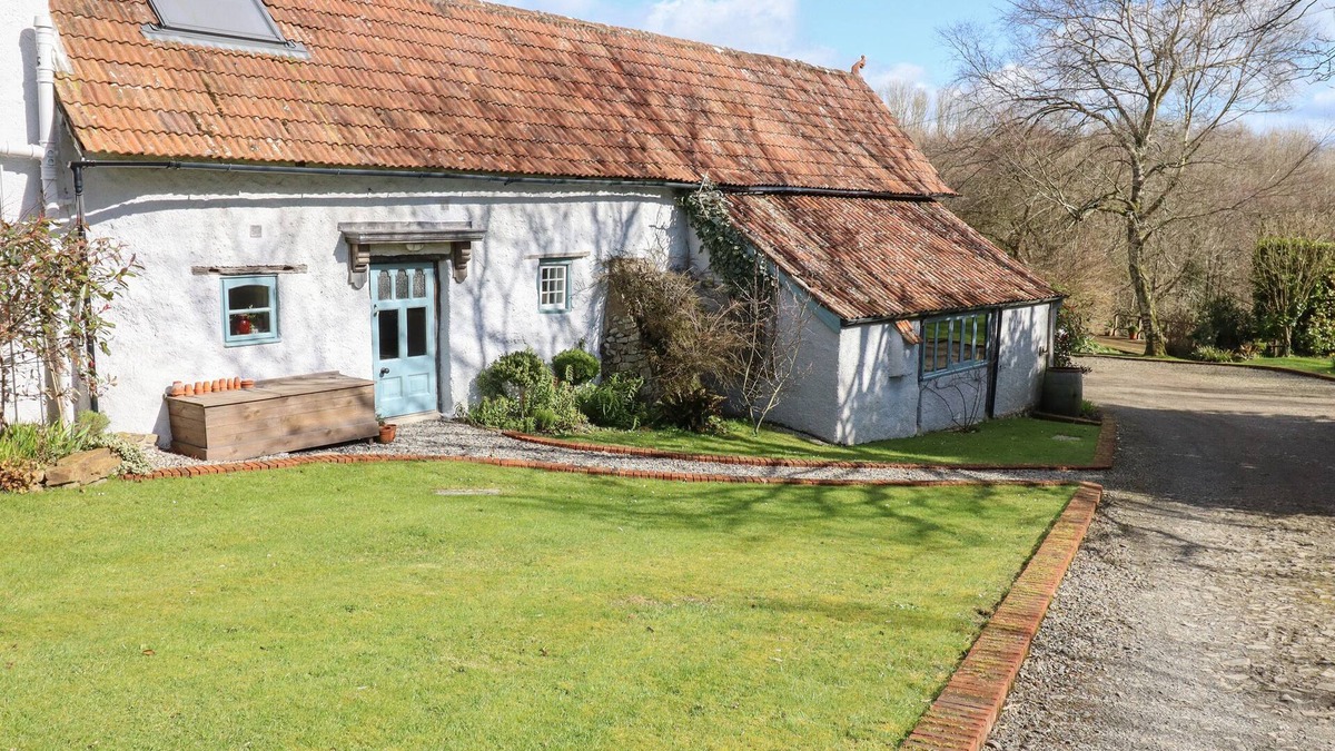Frithelstock Cottage | THE BYRE, romantic, character holiday cottage in Great Torrington