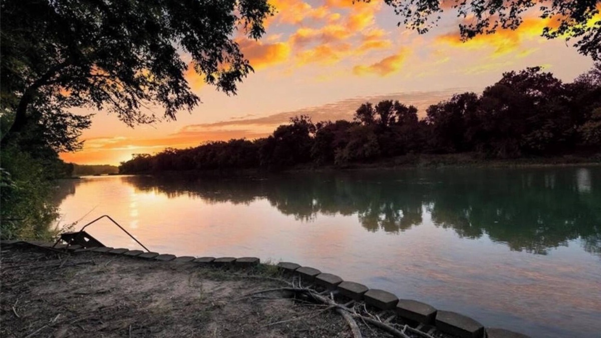 Waco House | *THE C5 RIVER HOUSE MINUTES FROM MAGNOLIA AND BAYLOR RIVER *