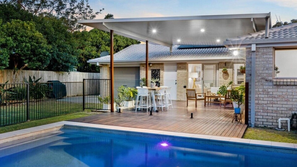 Bogangar House | The Caba Bungalow - private pool and short walk to the beach!