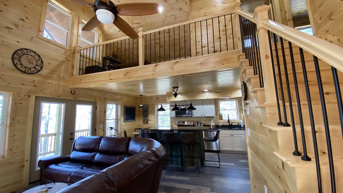 Logan Cabin | The Cabin at Lapp's Lodging