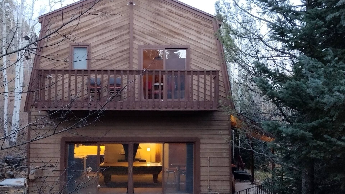 Black Hawk Cabin | The Cabin at Creekwood is a 2-story guest house tucked away on 10 mountain acres