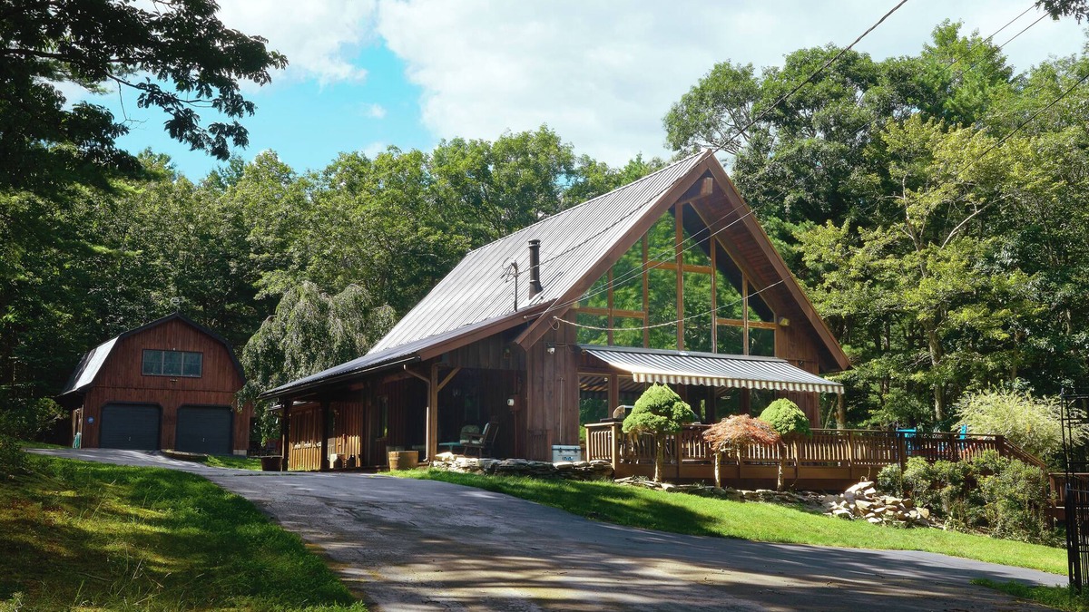 Rowland Cabin | The Cabin at Deep Hollow
