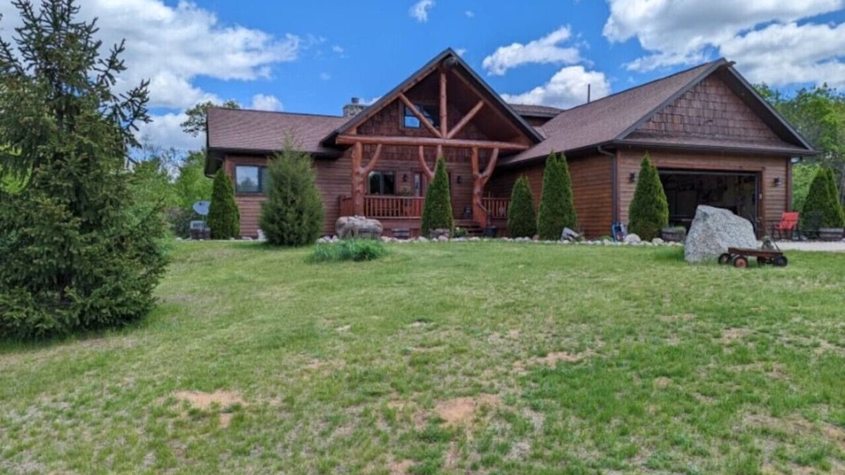 Necedah Cabin | The Cabin at The Land of the Yellow River Rentals