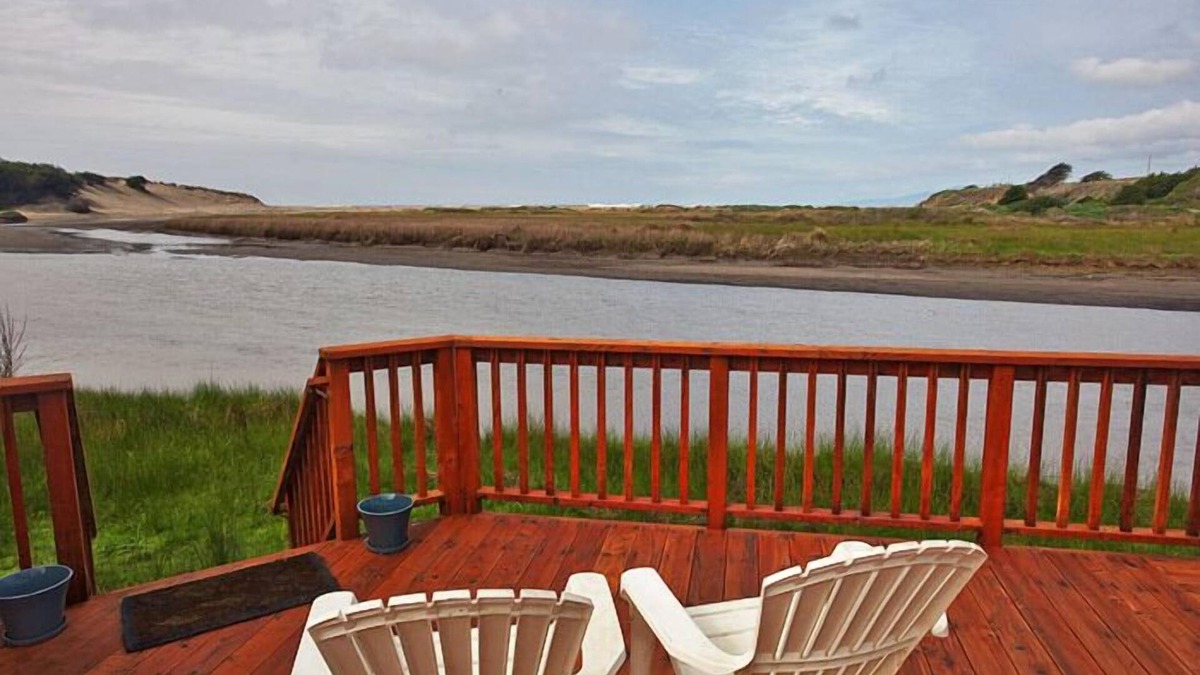 Salmon Creek House | The Cabin - Cozy Salmon Creek beach cottage, big deck, great views.