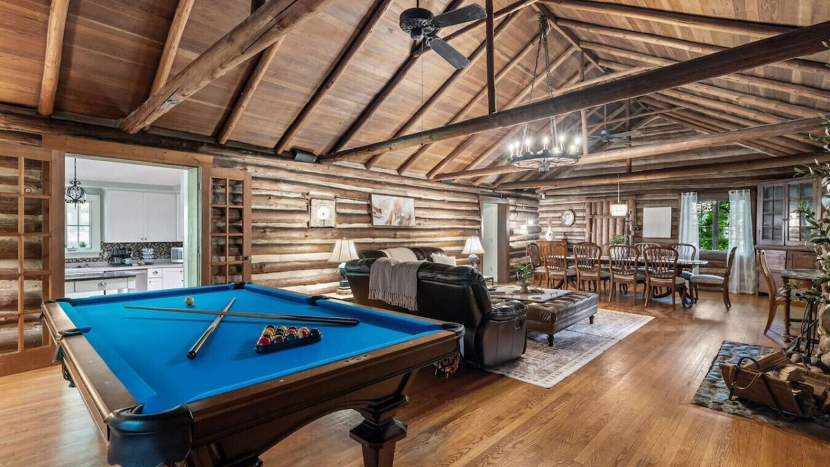 Old Irving Park Apartment | The Cabin - Fire Pit, Pool Table, Spacious