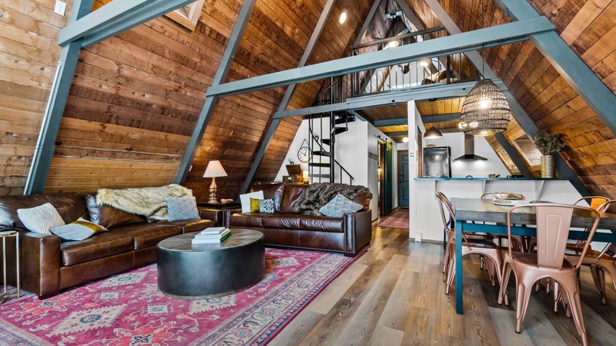 Crescent House | The Cabin Of Your Dreams