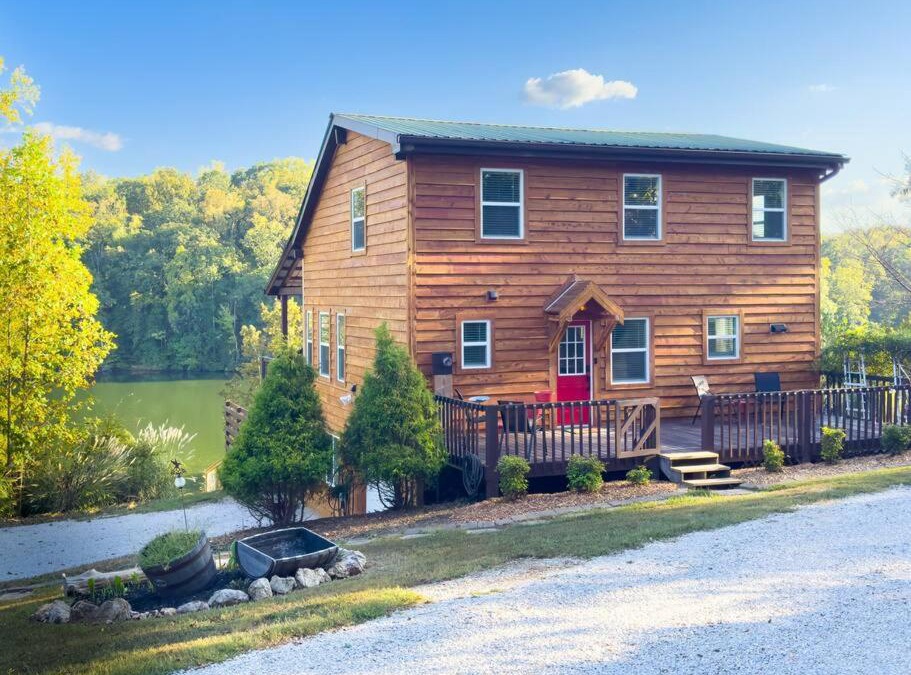 Rockwood House | The Cabin on Eagle's Nest Cove of Watts Bar Lake