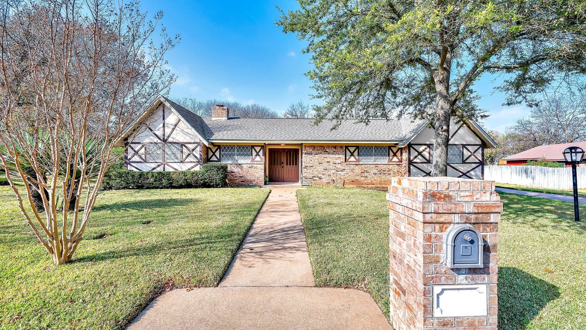 Waco House | The Cactus Casa Uno - Next to Lake Waco - 15m to Downtown Waco - PET FRIENDLY