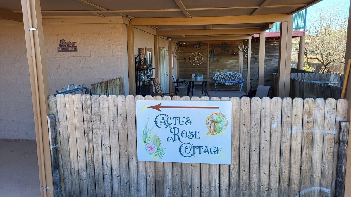 Tombstone Apartment | The Cactus Rose - A Spacious Retreat