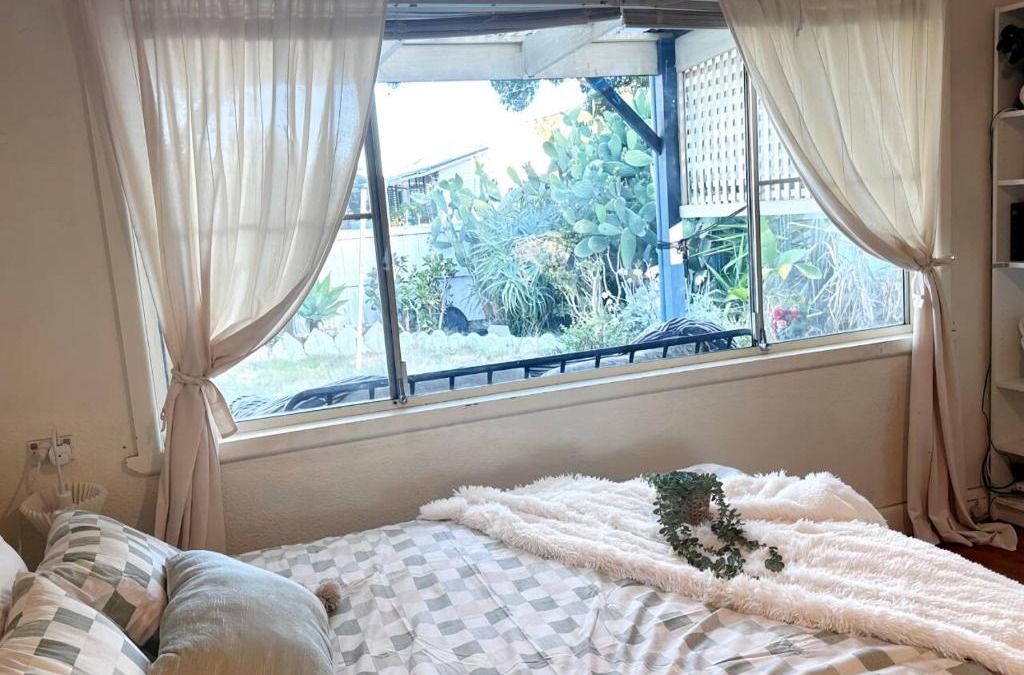 Clayton South House | The Cactus View Room Train Staion