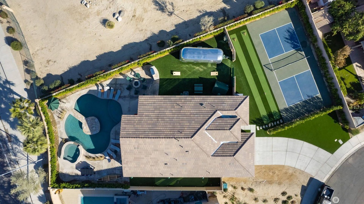 Coachella House | The Camp - Private pickleball court and pool close to festivals/golf