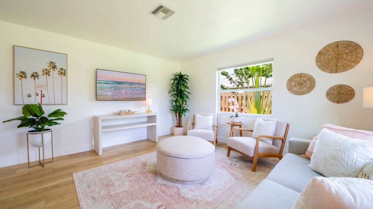 Bonita Shores House | The Canary Palm - Fenced Private Backyard