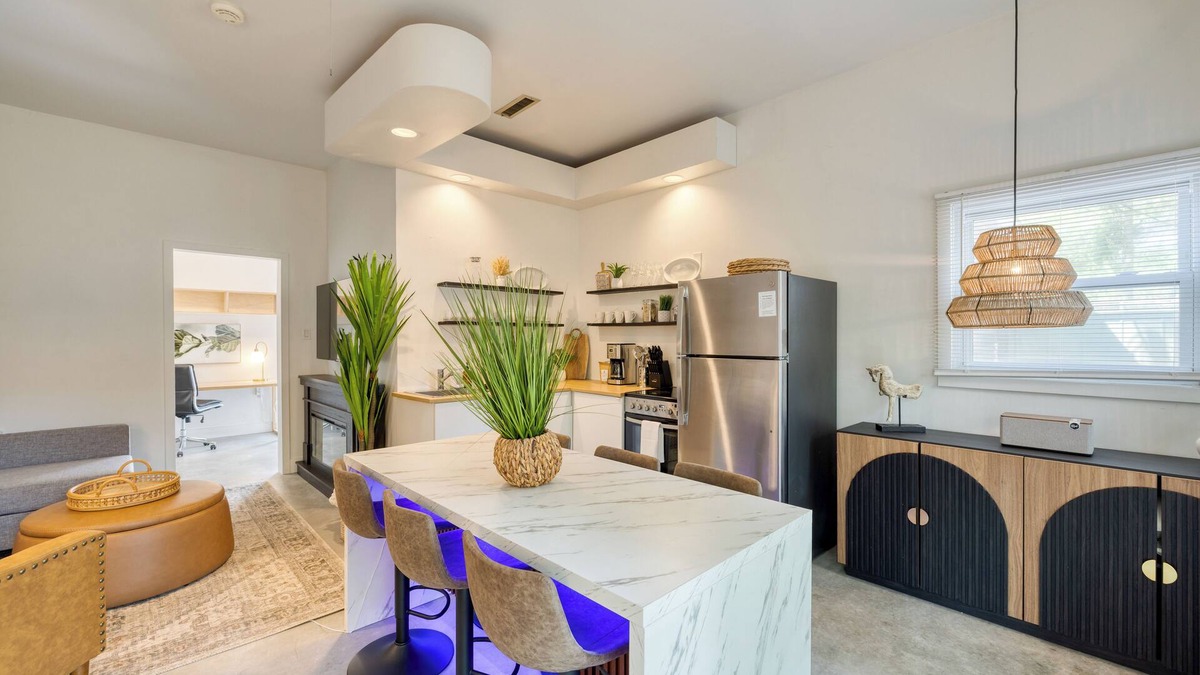 Old Village House | The Cannon Cottage by AvantStay | Old Mt. Pleasant Gem Near Sullivan’s Island