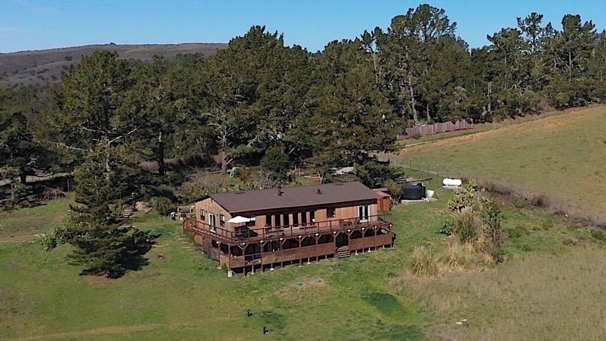 Redwood City House | The Canyon View House at Lobitos Creek Ranch near the beaches and redwoods