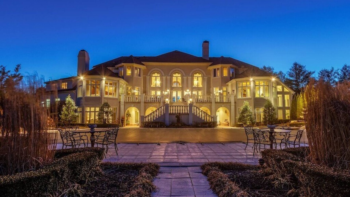 Frankfort House | The Capital at Elkhorn Creek : Bourbon Country's Premiere Luxury Estate