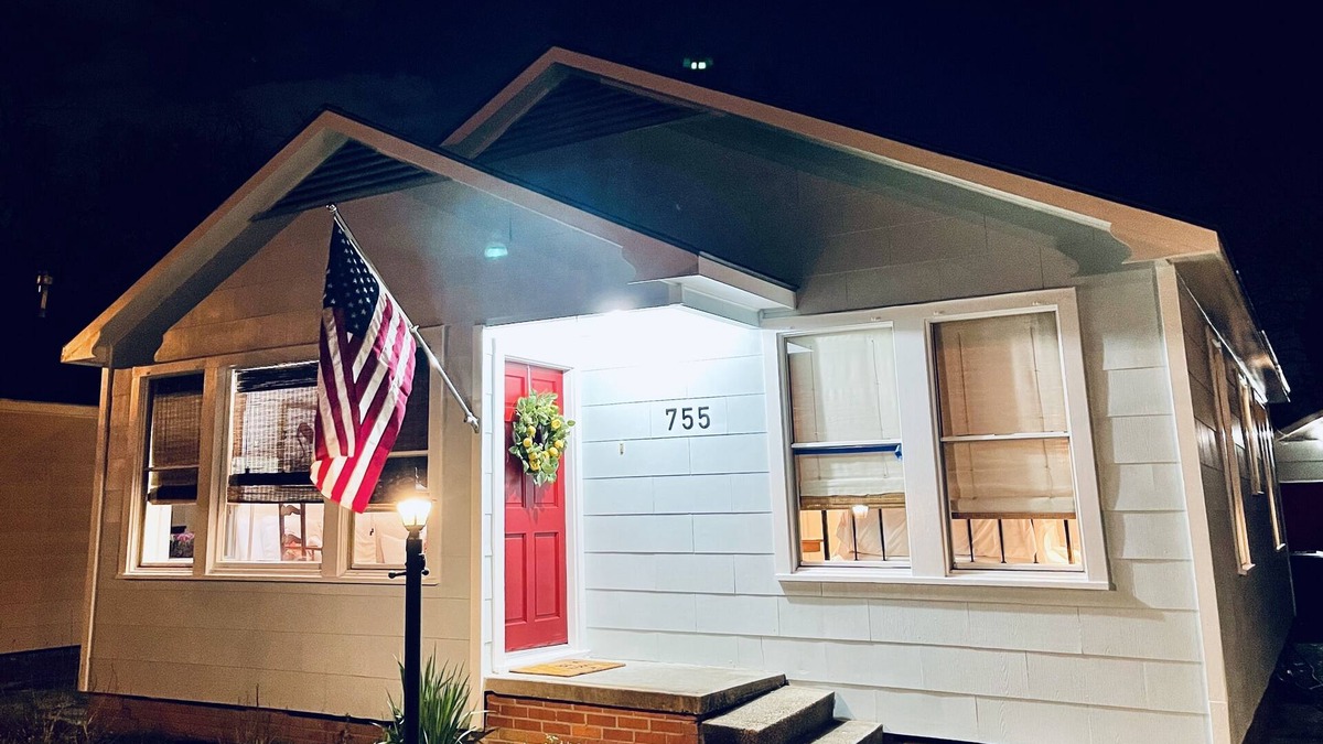 Mid City South Cottage | The Capitol Cottage -perfect for any stay in Baton Rouge! 2BR location location