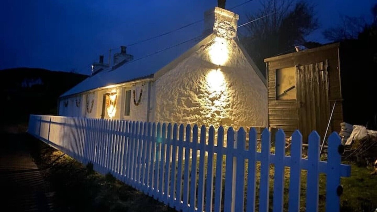 Thurso Cottage | The Captains - Nautical themed traditional crofters cottage