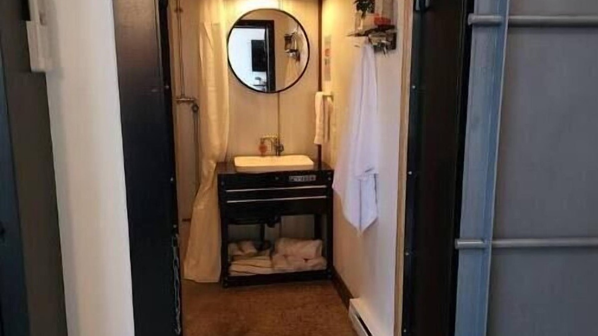 Shullsburg House | The Car Wash Inn A Unique Stay