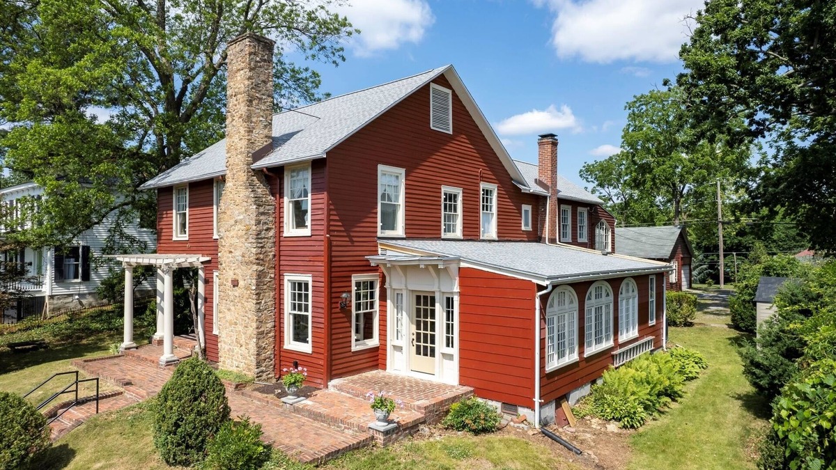 Waynesboro House | The Cardinal House: Historic Home on Tree Streets