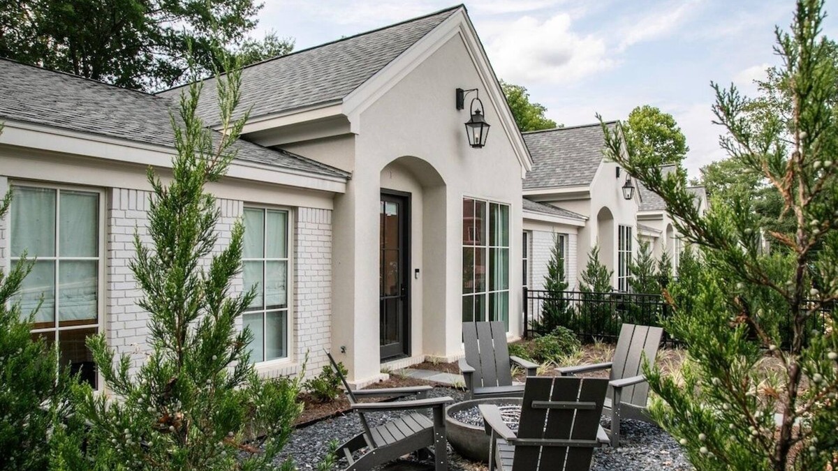 Oxford House | The Carolina, 2BR Luxe Stay by Velvet Ditch Villas