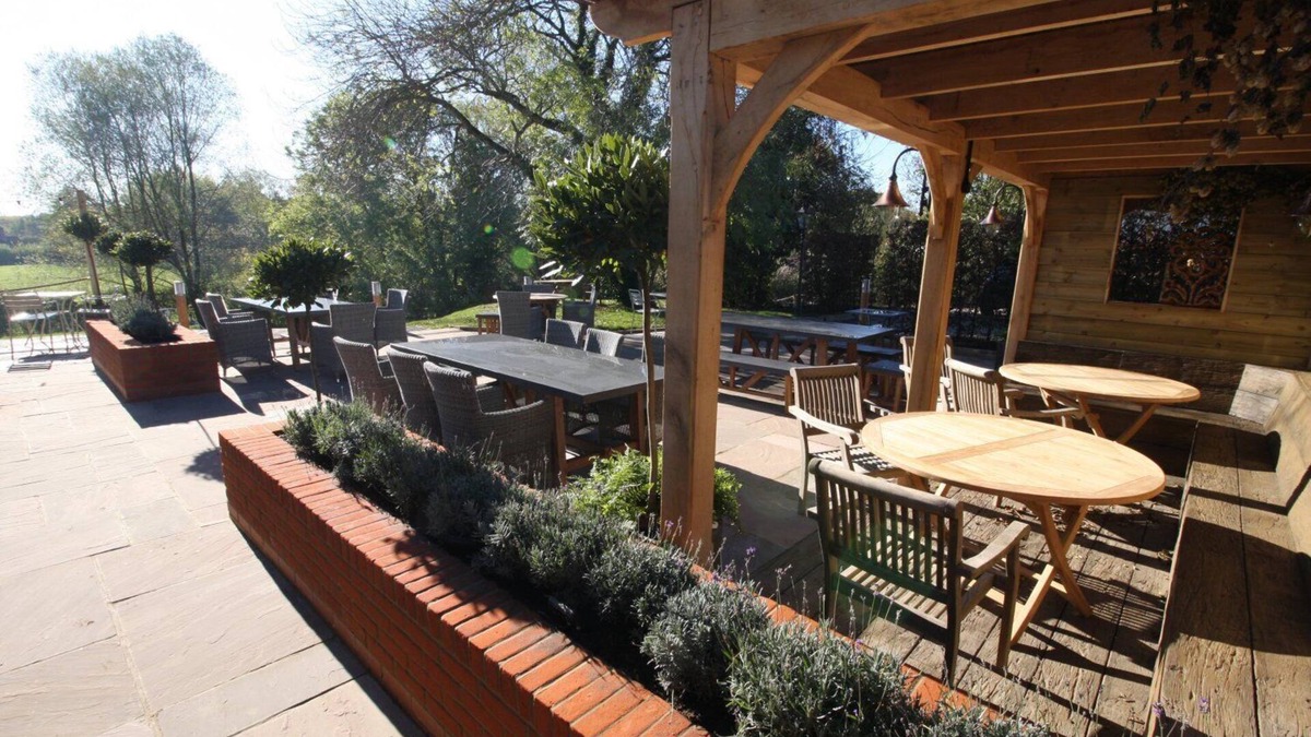 Burghclere Hotel | The Carpenters Arms