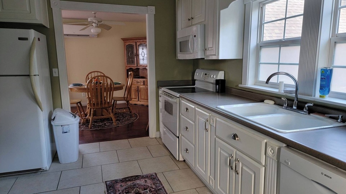Fort Payne House | The Carriage House: Charming 1-bedroom guest house in Fort Payne