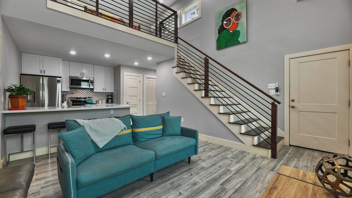 Galveston Cottage | The Carriage House- Close to the Beach! Garage Parking!
