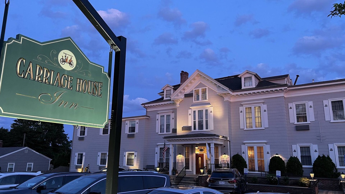 Middletown Hotel | The Carriage House Inn Newport