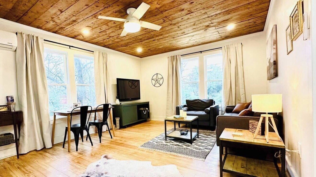Gladewater House | The Carriage House, The Carriage House at Jeter Farmhouse