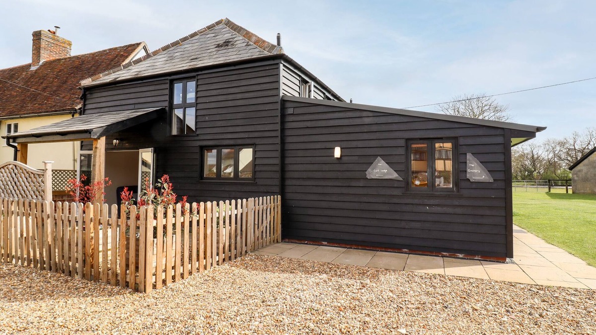 Wickham St Paul Cottage | THE CART LODGE, pet friendly, character holiday cottage in Sudbury