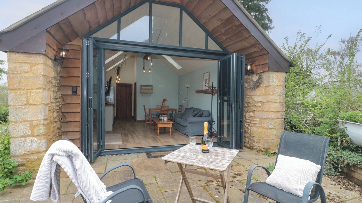 Barwick Cottage | THE CART SHED, with open fire in Yeovil, Somerset