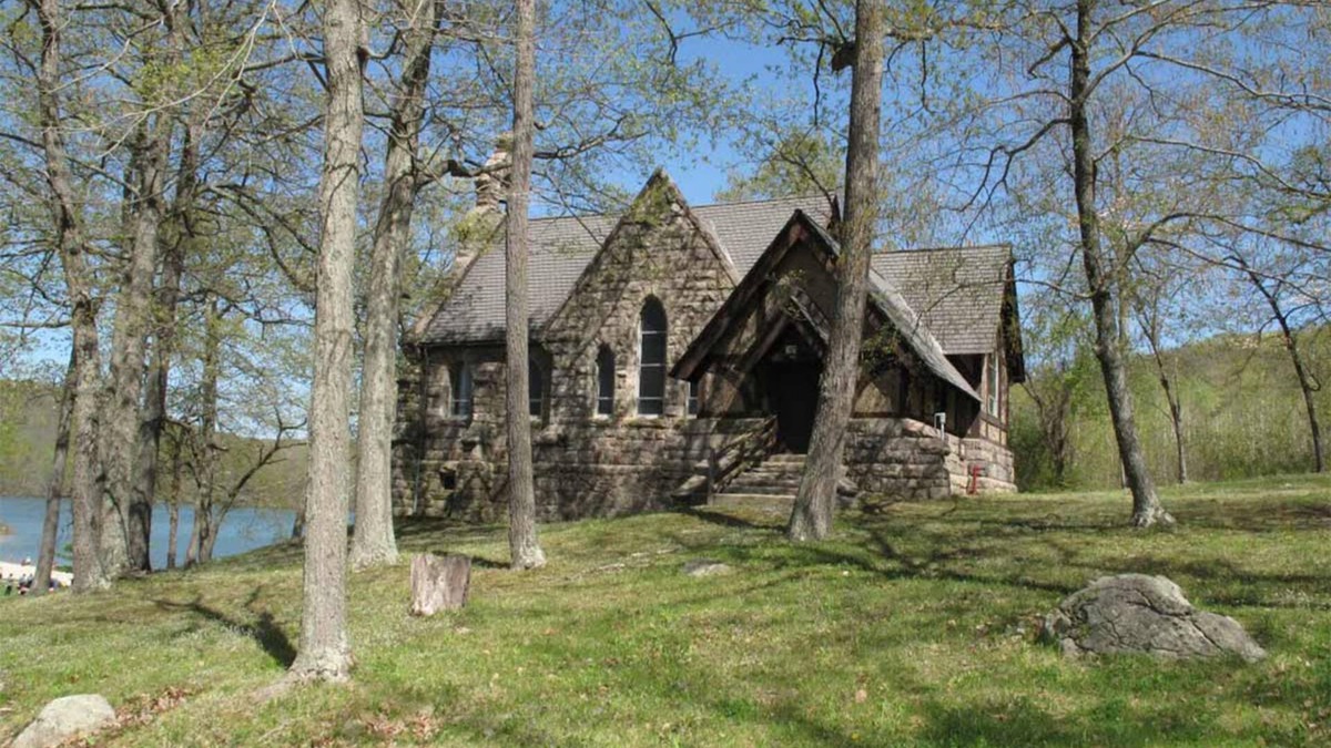 Ringwood Bed & Breakfast | The Castle at Skylands Manor