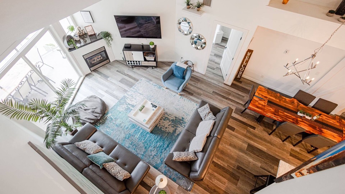 North End Condo | “The Cathedral” luxury penthouse loft with lakeview. Downtown, pool and hot tub.