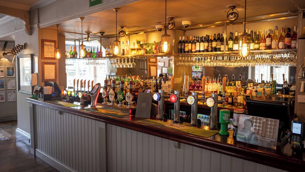 Barnstaple Hotel | The Cedars Inn by Greene King Inns