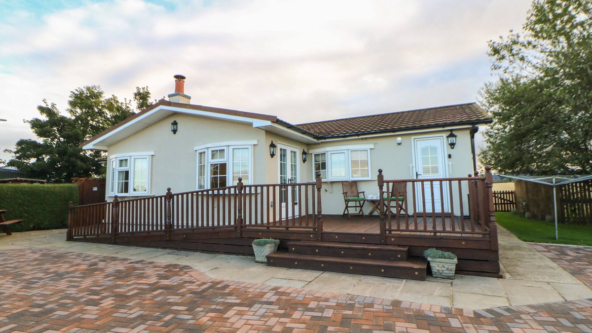 Northallerton Cottage | THE CHALET, with open fire in Welbury