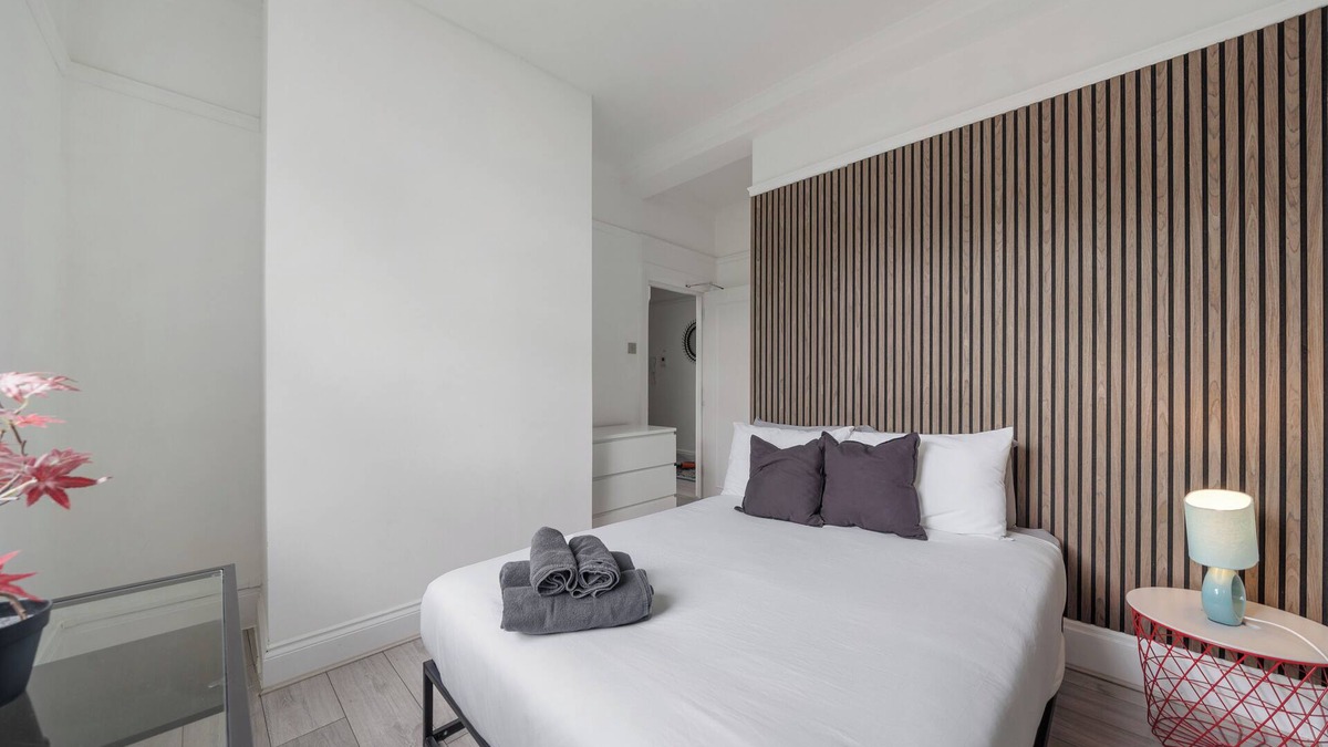 Euston Apartment | The Chalton Funk-Kings Cross!