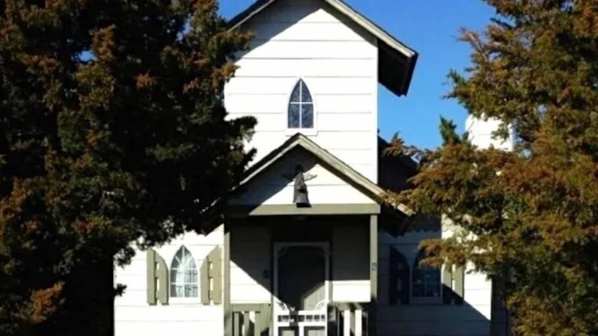 Sulphur Cabin | The Chapel Cabin