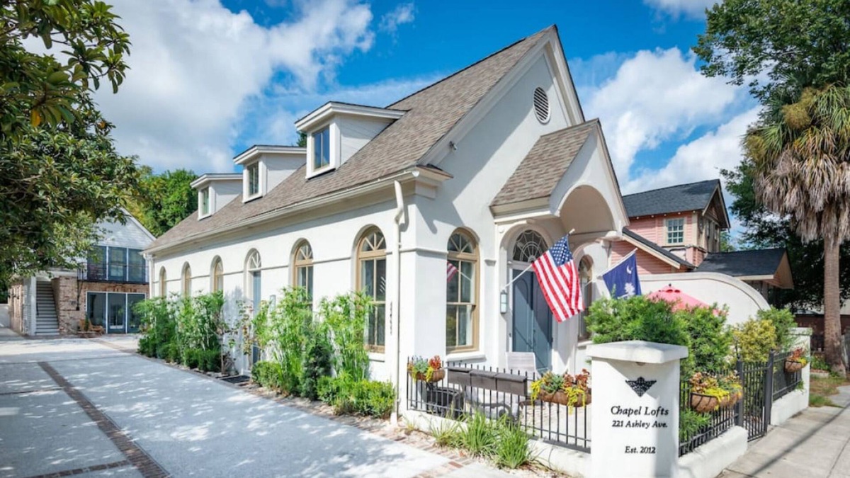 Radcliffeborough Cottage | The Chapel Compound by Avantstay 3 Home Buyout In Fantastic Charleston Location!