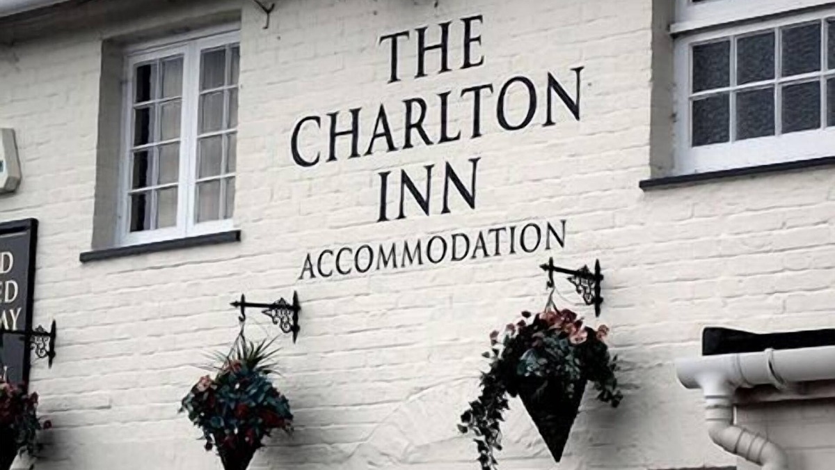 Charlton Marshall Hotel | The Charlton Inn