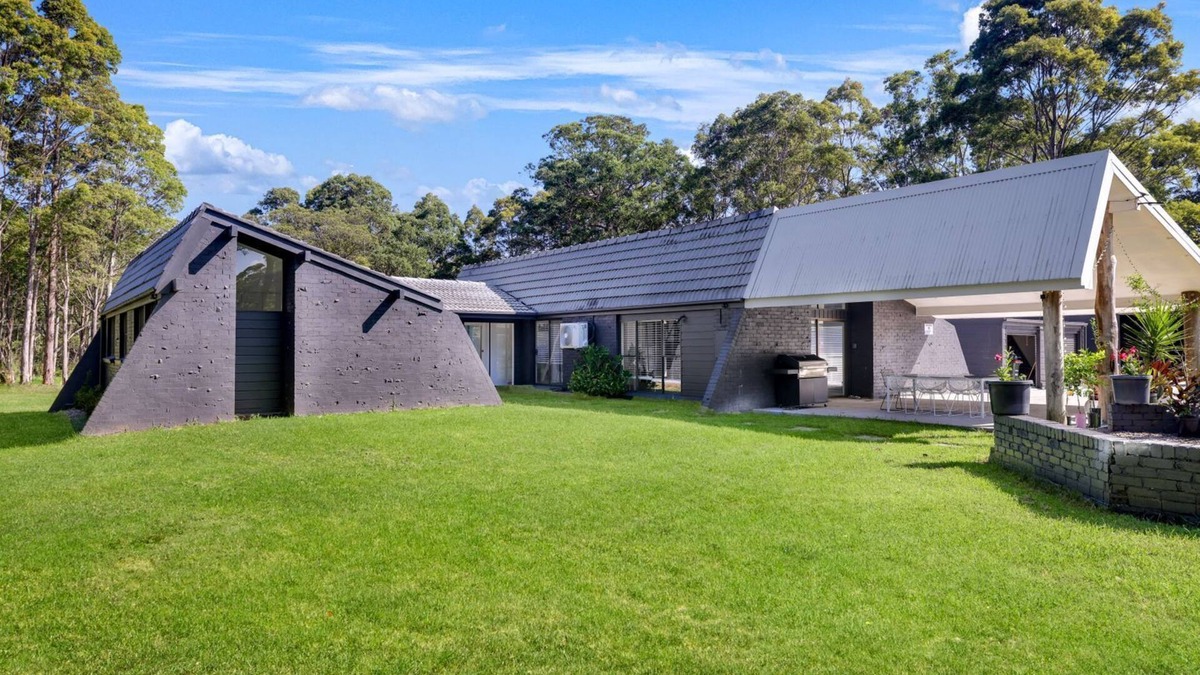 Falls Creek House | The Chateau by Experience Jervis Bay