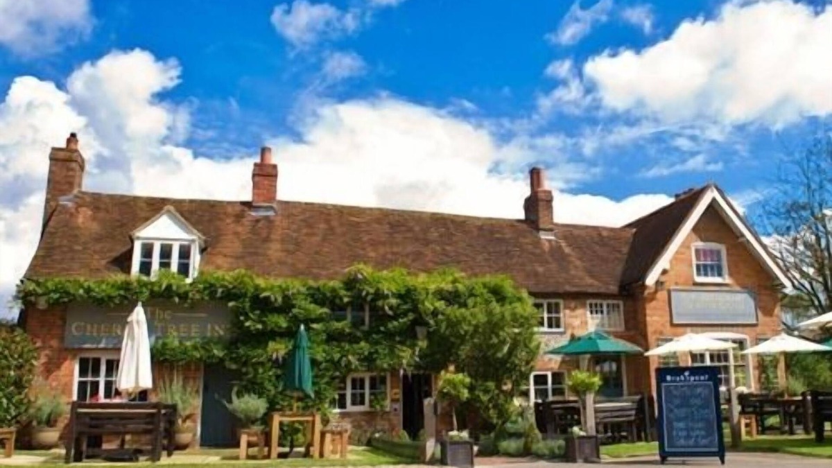 Stoke Row Hotel | The Cherry Tree Inn