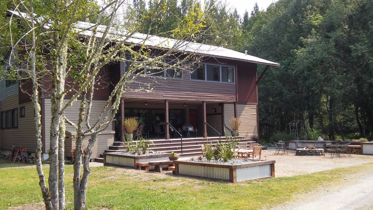 Brookings House | The Chetco River Inn-SECLUDED River Frontage-36 acres-Swim,Fish,Family Fun