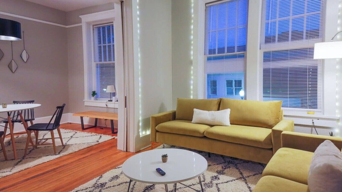 Martinsburg Apartment | The Chic Downtowner- 2 bedroom apartment