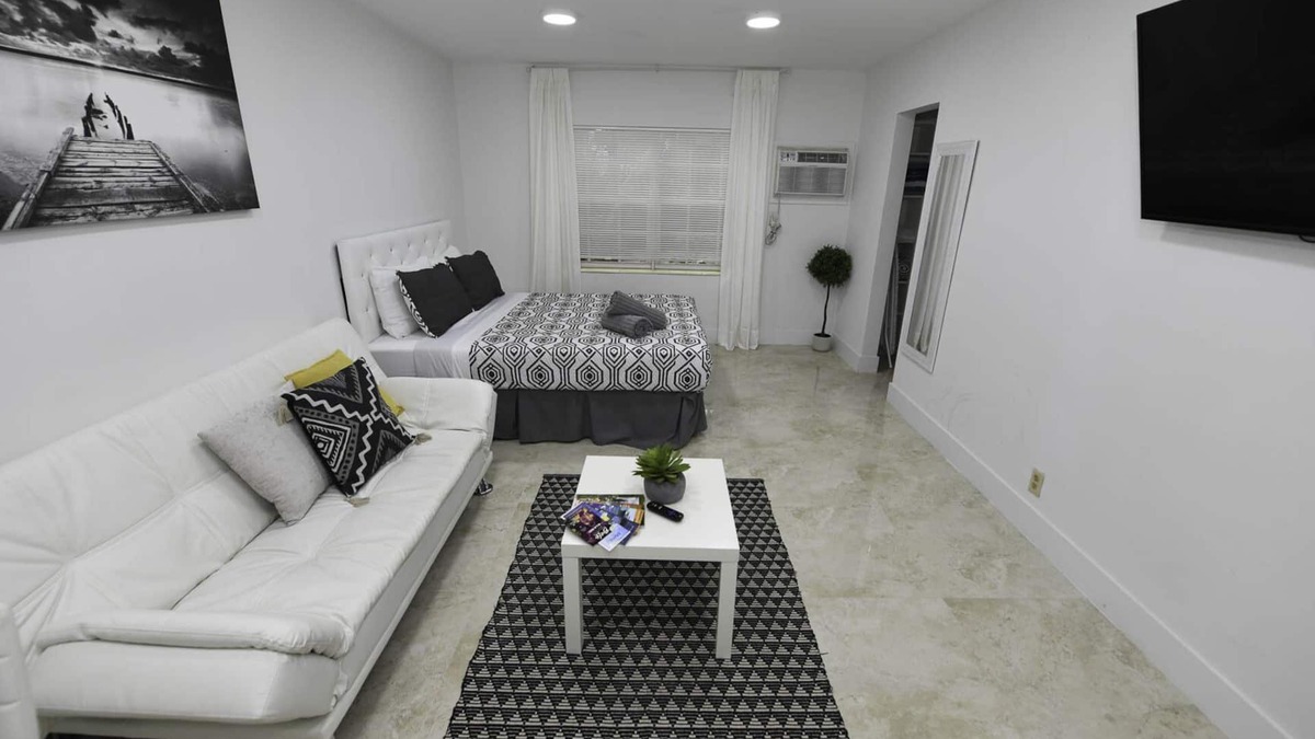Poinsettia Heights Apartment | The Chic Studio❣ Excellent Location | Near Fort Lauderdale Beach