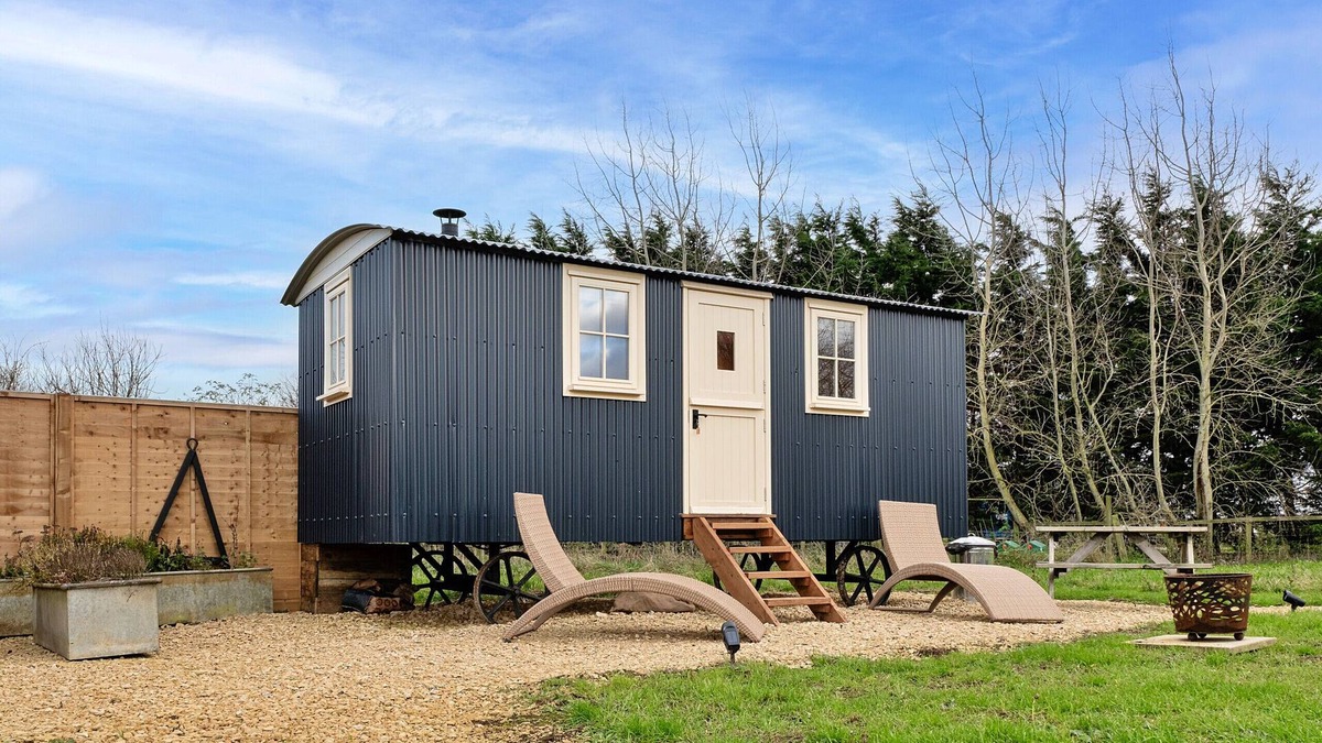 Brackley Ski Chalet | The Chicken Hut