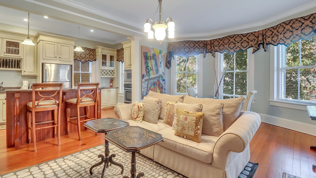 Historic Downtown Savannah Apartment | The Chippewa Suite on Savannah's Famous Jones Street