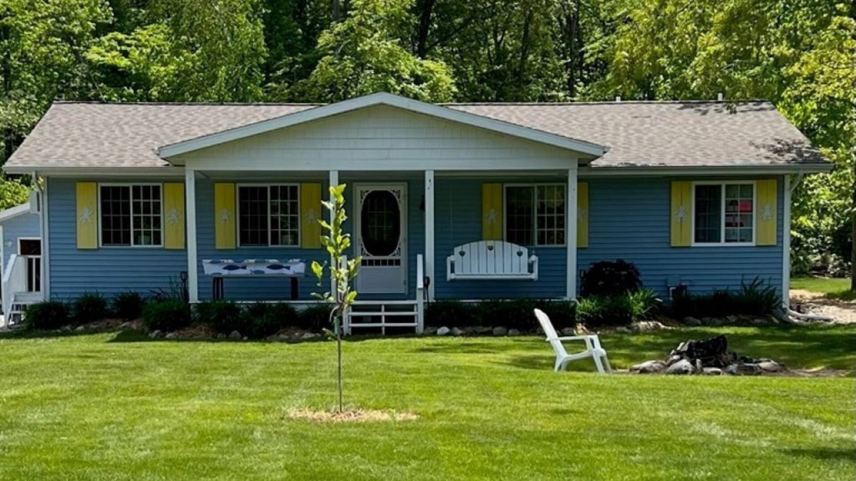 Mears Cottage | THE CHUNKY MONKEY COTTAGE DUNE VACATION IN SILVER LAKE MICHIGAN 3BED/2BATH