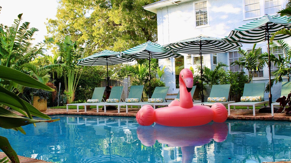 Palm Beach - West Palm Beach Villa | The Citrus Cottage, Sleeps 16! Heated Saltwater Pool, Fire Pit! Fabulous Decor!
