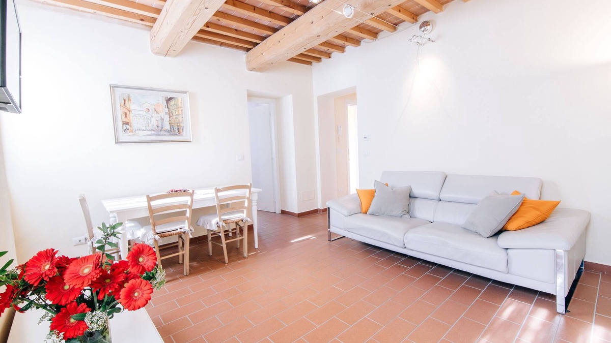 Uzzano Apartment | The Citrus Village - The orange