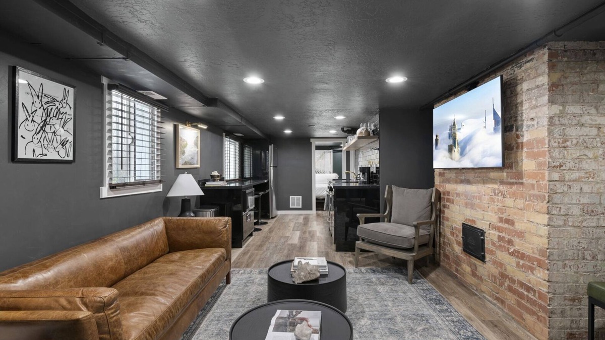 People's Freeway Condo | The City Vibe